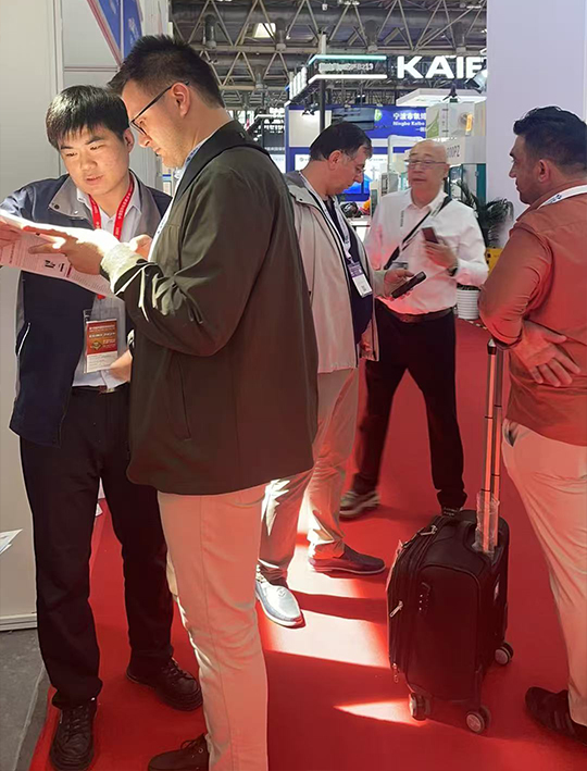 金鋒帶鋸床亮相北京展會