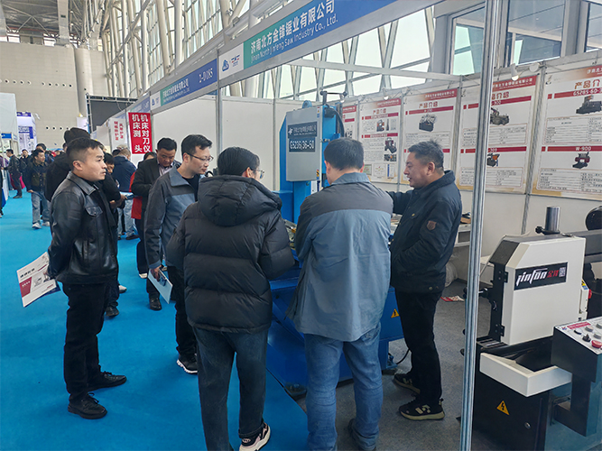 金鋒帶鋸床亮相合肥機床展：高效精準穩定，吸睛無數